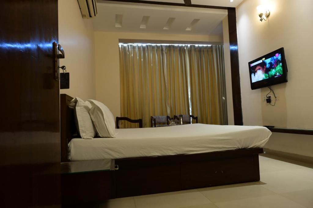 Maharani Regency Hotel Panchkula Exterior foto